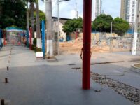 Pátio do o colégio Salesiano São José parcialmente sem piso durante reforma