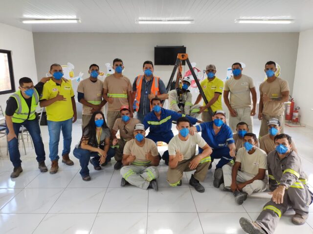 Equipe da Quartzolite reunida após curso ministrado pela SELF Engenharia